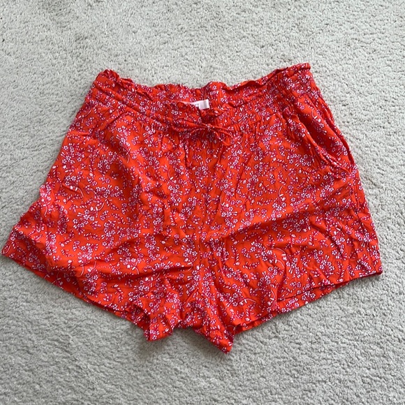 LOFT Pants - Loft floral shorts!
